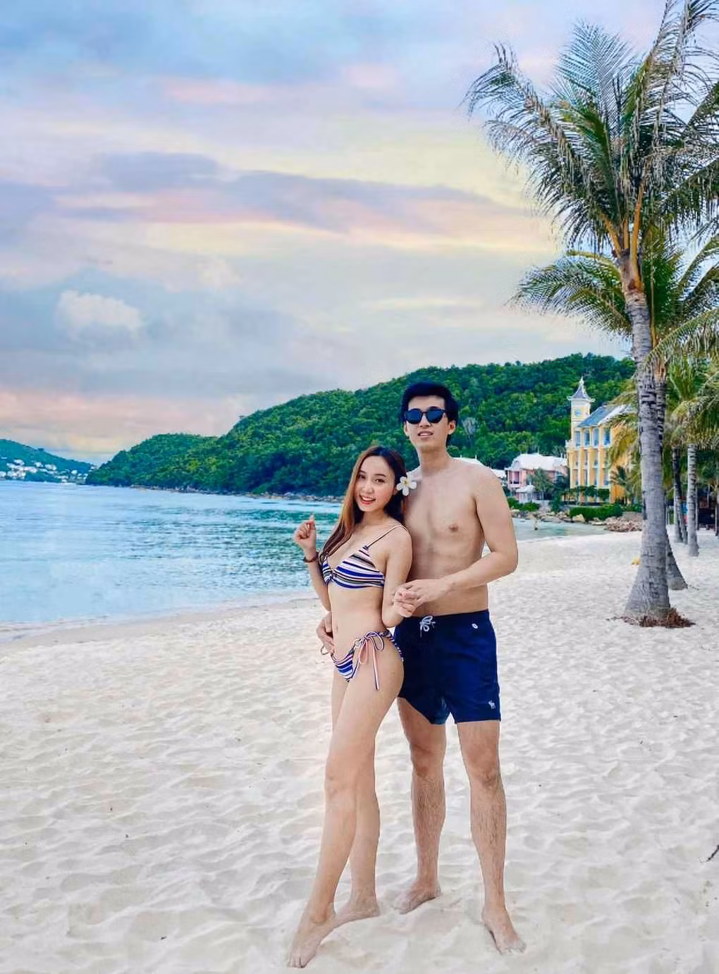 Năm 2022, Kenny tổ chức đám cưới cùng ca sĩ tự do Hương Xuhi (SN 1992, Lâm Đồng) sau khoảng 6 năm yêu nhau. Cả hai tình cờ gặp gỡ, làm quen qua một lần vợ anh biểu diễn tại TPHCM.