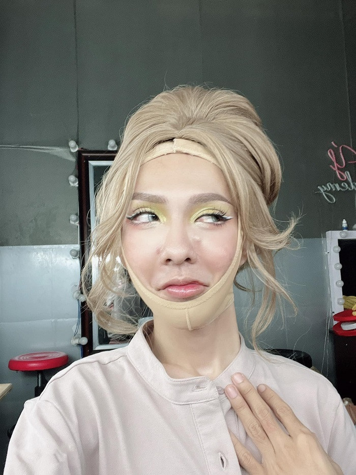 Trước đó, Võ Thành Ý cũng gây bão với nhan sắc vô cùng chỉn chu khi xuất hiện trong show thời trang do Hoa hậu Hoàn vũ Việt Nam 2019 - Nguyễn Trần Khánh Vân tổ chức.