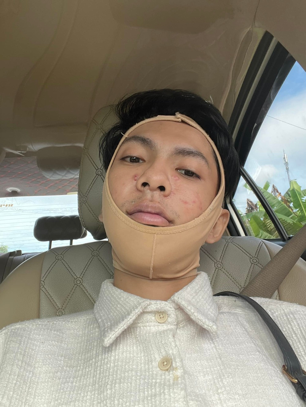 Nhưng thời gian gần đây, má Cám đã dạn dĩ hơn trong việc công khai diện mạo ông xã, tích cực phát “cẩu lương” đến người hâm mộ.