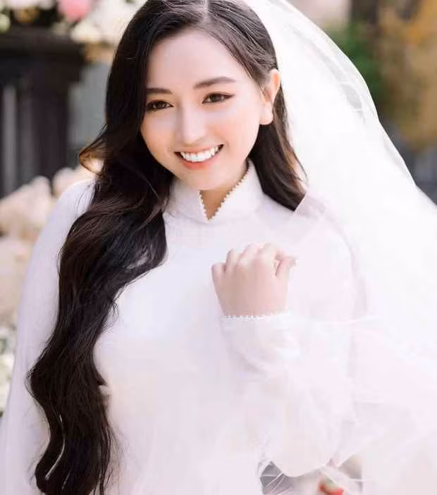 Cô dâu T.T là ái nữ của gia đình làm kinh doanh về thức ăn thủy hải sản.