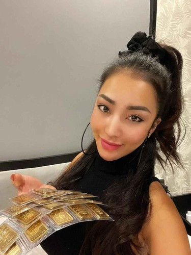 Đa số cư dân mạng đều bày tỏ sự trầm trồ trước màn trao hồi môn "khủng" của cô dâu.