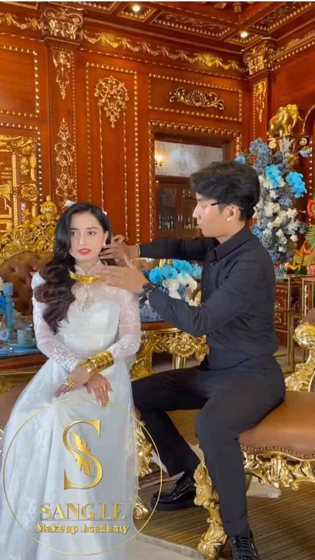 Trong clip livestream trên trang cá nhân của cô dâu T.T, cư dân mạng còn choáng ngợp hơn với đám cưới được tổ chức với quy mô hoành tráng.