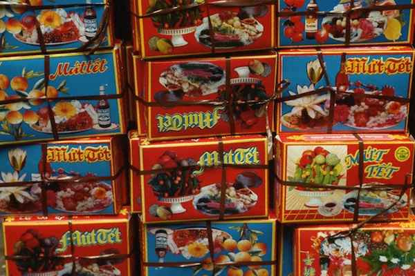 Những hộp mứt Tết ngày xưa mà nay gần như không còn.