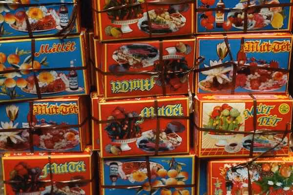 Những hộp mứt Tết ngày xưa mà nay gần như không còn.