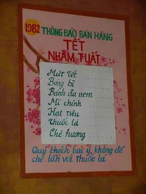 Bảng thông báo bán hàng trong dịp Tết của "một nghìn chín trăm hồi đó" thật thân thương.