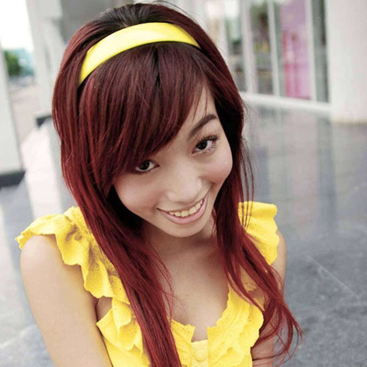 Elly Trần là nữ diễn viên, người mẫu 8x đình đám có vẻ ngoài xinh đẹp, thanh mảnh, gợi cảm, cô không chỉ nổi tiếng tại Vbiz mà còn được biết đến ở các nước khác trong khu vực như Thái Lan, Trung Quốc...