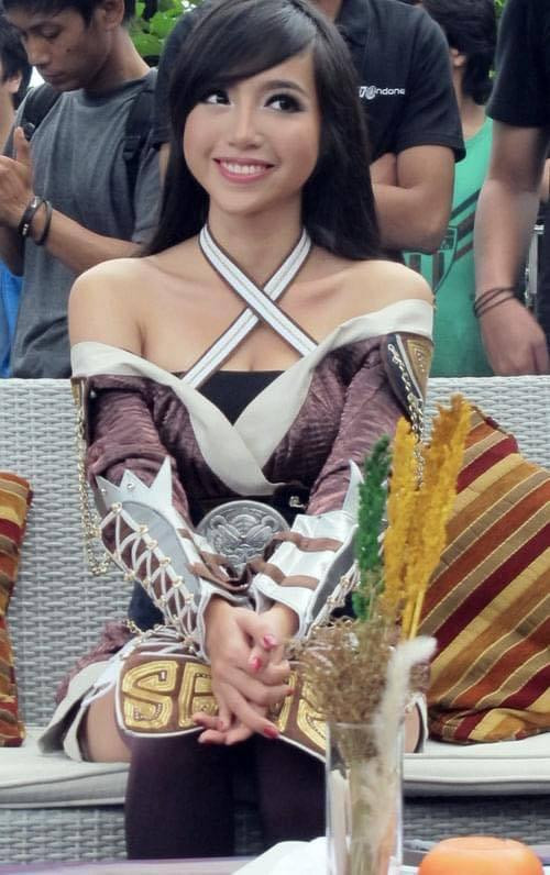 Từng là một hot girl đình đám, khi sự nghiệp đang trên đà phát triển thì Elly Trần bỗng nhiên trở nên yên ắng hơn, một thời gian sau thông tin nữ diễn viên sinh con đầu lòng xuất hiện trên mạng xã hội khiến ai nấy cũng bất ngờ.