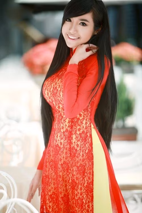 Cadie Mộc Trà và Alfie Túc Mạch, hai thiên thần của Elly lần lượt chào đời vào năm 2014 và 2015. Ngay từ nhỏ hai nhóc tỳ đã được nằm hẳn trong danh sách những em bé cực đáng yêu xinh xắn của sao Việt.