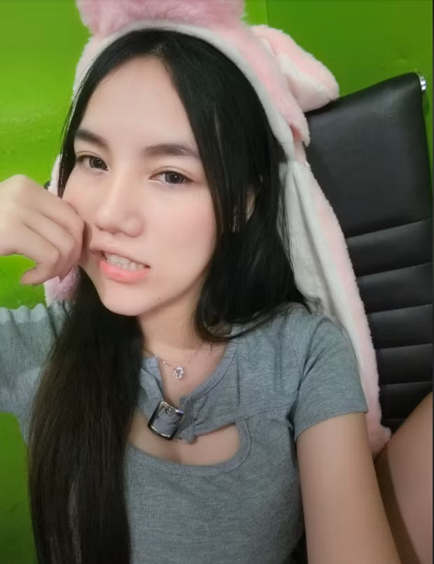 June Ratchasin sở hữu nghệ danh là Junez Juliet và bản thân thích được gọi như vậy mỗi khi lên sóng