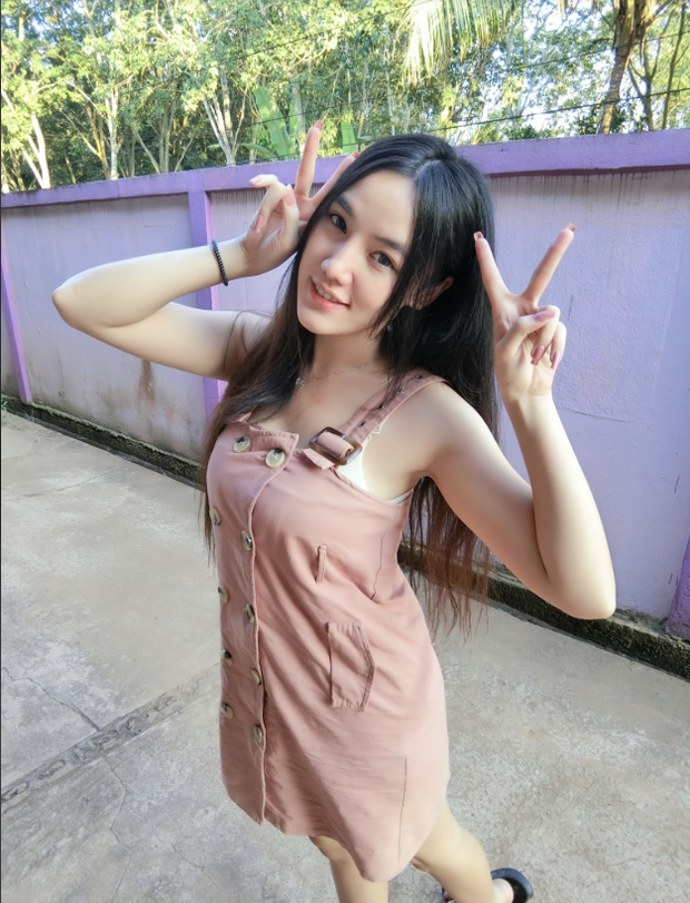 Theo tìm hiểu, June Ratchasin từng tốt nghiệp đại học danh tiếng ở Thái Lan là trường Sripatum University