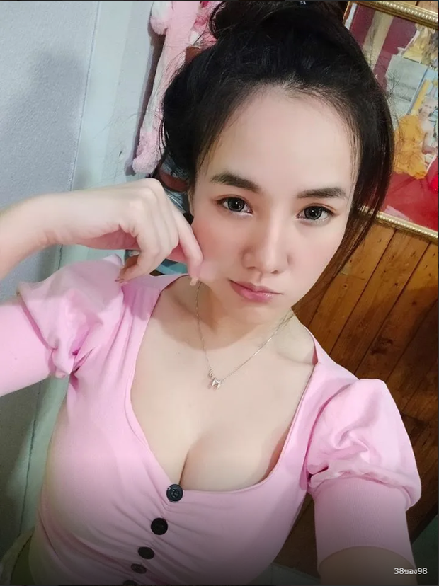 Cách đây không lâu, June Ratchasin đảm nhận vai trò trợ lý kỹ thuật ở Talon Esports, đội vô địch RPL mùa gần nhất