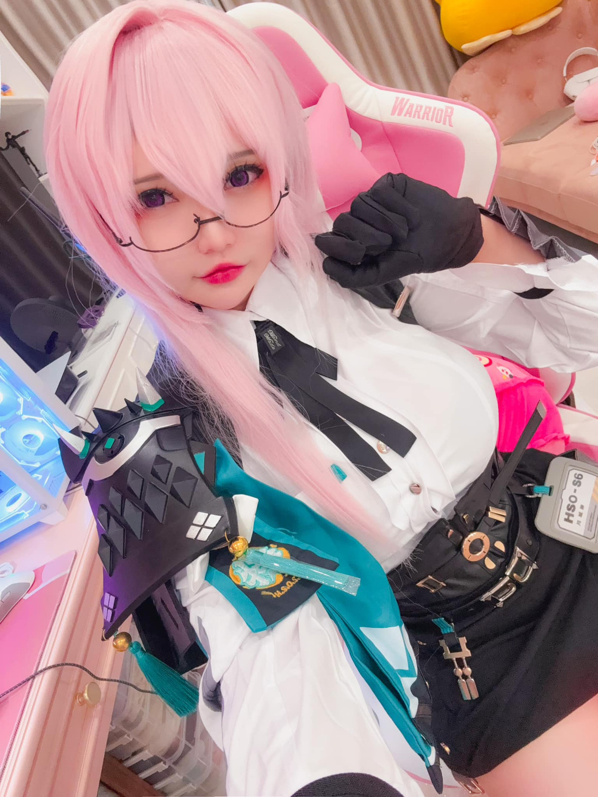 Nhiều fan cho rằng, không chỉ trang phục thể hiện đầy đủ những đặc điểm của nhân vật mà Kỳ Nguyễn còn góp phần làm nổi bật được cá tính và phong cách của nhân vật này.