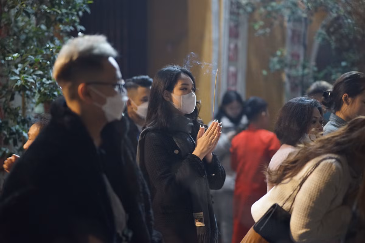 Bên cạnh đó, nhà chùa cũng tuyệt đổi không để cảnh đốt vàng mã trong khuôn viên chùa.