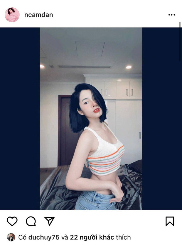 Trong bức ảnh vén áo khoe vòng eo con kiến của Cẩm Đan, đại gia Đức Huy không biết vô tình hay hữu ý cũng thả tim cho người tình tin đồn.