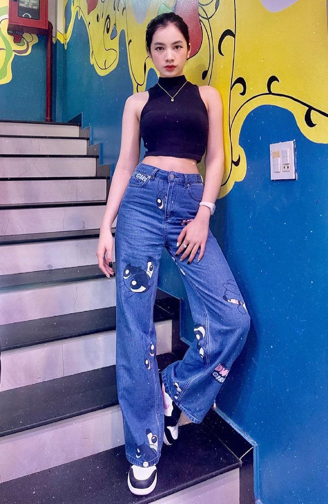 Phong cách đời thường của Cẩm Đan cũng rất được lòng người hâm mộ, đủ tiêu chí trẻ trung, năng động, đúng tuổi.