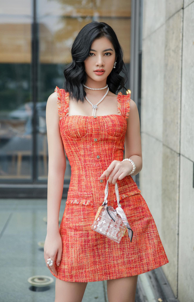 Sau những tin đồn tình ái với chồng cũ ca sĩ Lệ Quyên, Cẩm Đan ngày càng được chú ý.