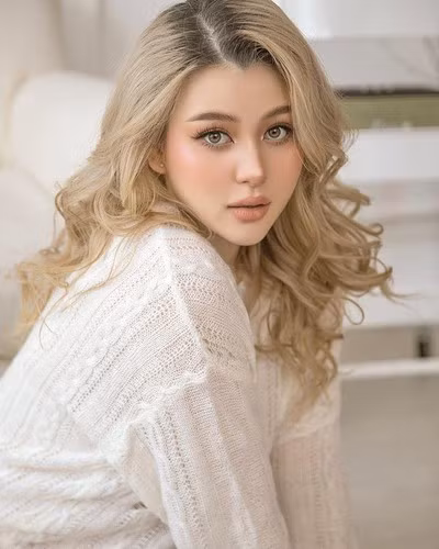 Sunna có cha mang quốc tịch Mỹ, mẹ là người Việt Nam nên ngay từ khi còn nhỏ, 10X đã sở hữu ngoại hình lai Tây cực ấn tượng.