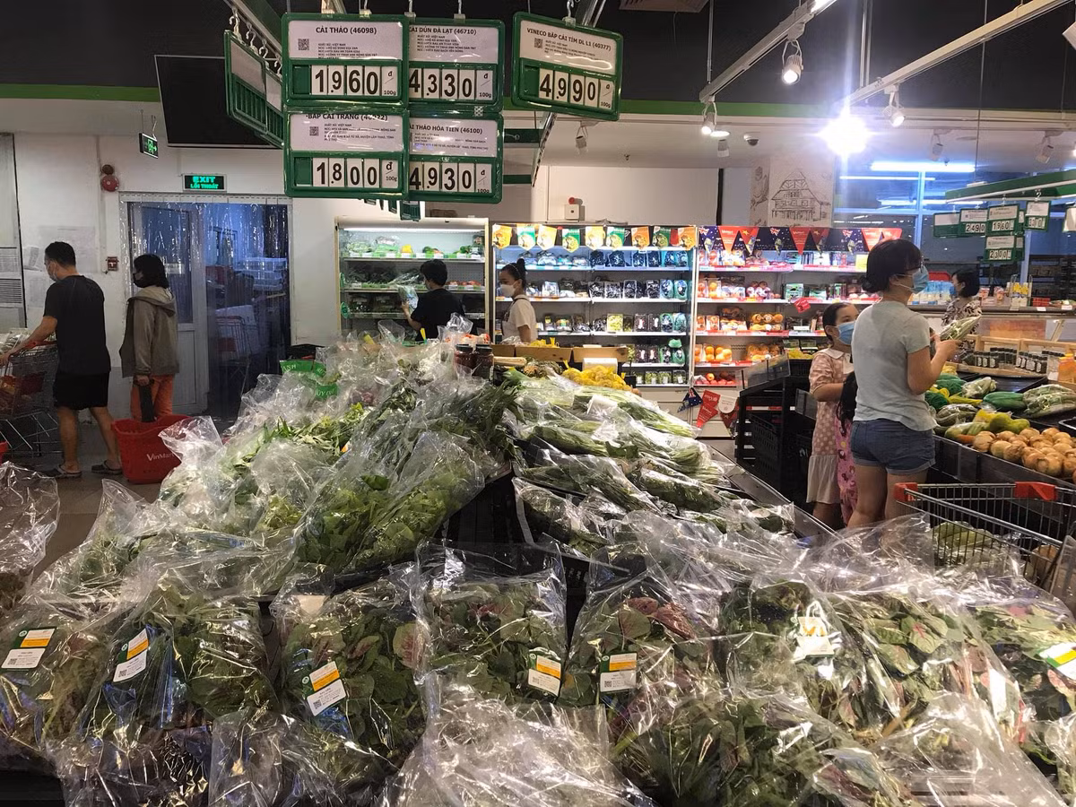 Thực tế, đây không phải lần đầu xuất hiện tình trạng người dân ùn ùn kéo nhau đi tích trữ đồ ăn tại thủ đô.