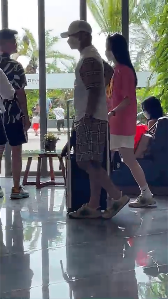 Tuy nhiên, khi được hỏi về chuyện kết hôn, Quang Hải từng bày tỏ: “Thật ra mình không sốt ruột đâu, quan điểm của mình là bao giờ duyên đến thì mọi thứ cũng sẽ đến thôi. Hải nghĩ tương lai gần cũng sẽ đến lượt mình thôi".