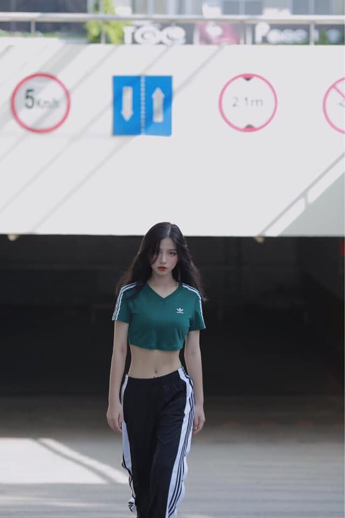 Trong 2 năm niềng răng, Hằng Phan đã chăm chút ngoại hình bằng cách tìm cho mình một chế độ ăn phù hợp, tránh ra nắng để cải thiện sắc tố da và học cách make up để khiến bản thân trở nên thu hút hơn.