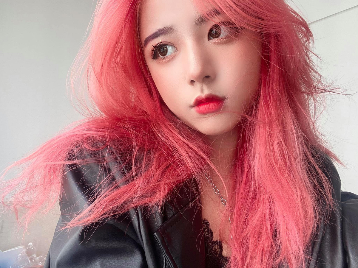 Trước khi có dung nhan như ngày nay, hot girl Hằng Phan không mấy bắt mắt bởi hàm răng hô, thân hình gầy còm và làn da đen đúa.