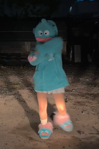 Hiện tại kênh Cá Hề Biết Nhảy đã có gần 934k người theo dõi và 20,3 triệu lượt yêu thích. Đây là con số không hề nhỏ khi tài khoản này mới đăng clip đầu tiên từ tháng 3/2024, tức là chỉ khoảng nửa năm.