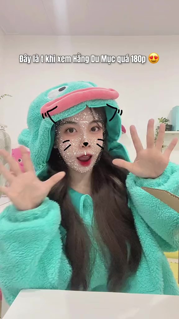 Ngoài ra nickname Cá Hề Biết Nhảy cũng khá thoải mái khi trả lời bình luận từ cư dân mạng. Tuy nhiên đó đều là những bình luận vô tri, không chia sẻ thêm bất cứ thông tin cá nhân nào.