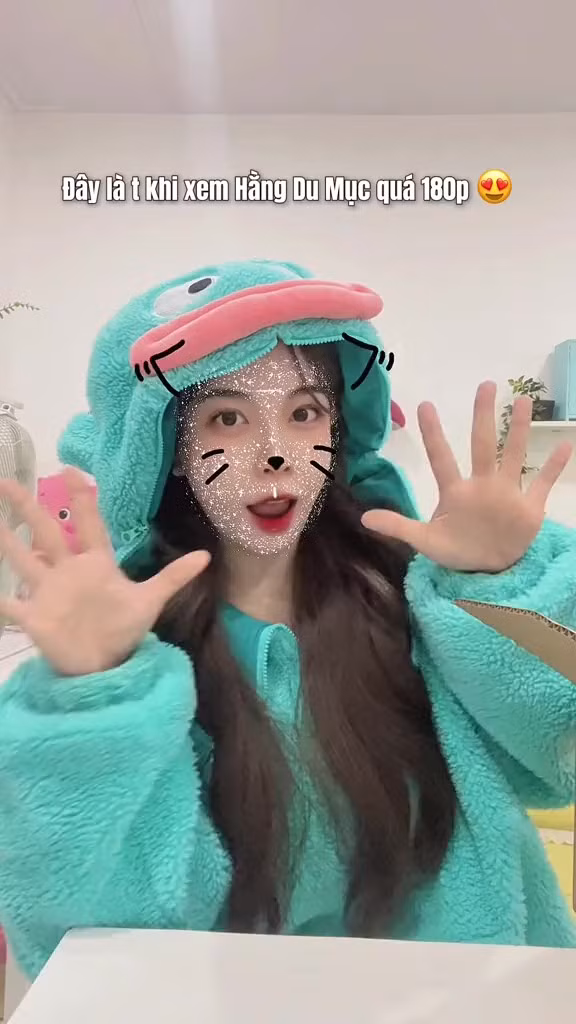 Ngoài ra nickname Cá Hề Biết Nhảy cũng khá thoải mái khi trả lời bình luận từ cư dân mạng. Tuy nhiên đó đều là những bình luận vô tri, không chia sẻ thêm bất cứ thông tin cá nhân nào.