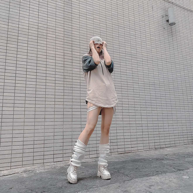 Hot girl TikTok Lê Bống từng không ít lần gây xôn xao khi để lộ hình ảnh trước - sau photoshop khác nhau một trời một vực.