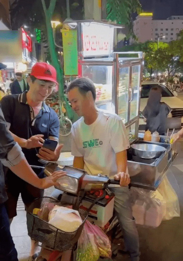 Cho đến thời điểm hiện tại, tỷ phú kim cương đang có khoảng thời gian nghỉ ngơi, du lịch hiếm hoi tại Việt Nam.