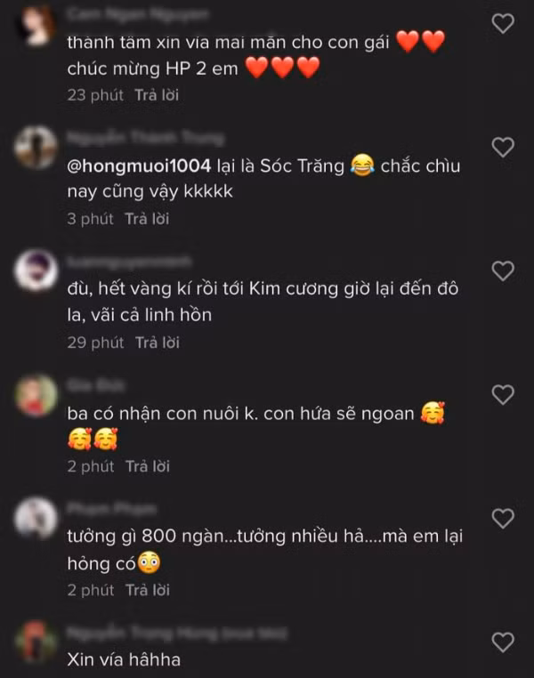 Khoảnh khắc gia đình chú rể trao tặng phần quà khiến ai cũng phải trầm trồ. Đây chắc hẳn là điều mà bất kì cô gái nào cũng phải ao ước.