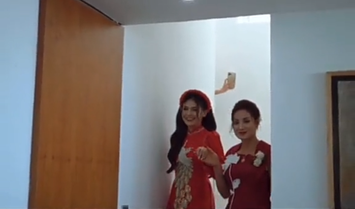 Buổi sáng làm lễ trong nhà, đến tối thì tổ chức tiệc ngoài trời. Quả là một buổi tiệc cưới trong mơ.