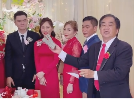 Có được số tài sản khủng thế này thì cuộc hôn nhân sau này của cặp đôi sẽ "dễ thở" hơn rất nhiều, ít bị gánh nặng cơm áo gạo tiền đè trên vai.