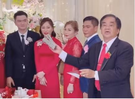 Có được số tài sản khủng thế này thì cuộc hôn nhân sau này của cặp đôi sẽ "dễ thở" hơn rất nhiều, ít bị gánh nặng cơm áo gạo tiền đè trên vai.