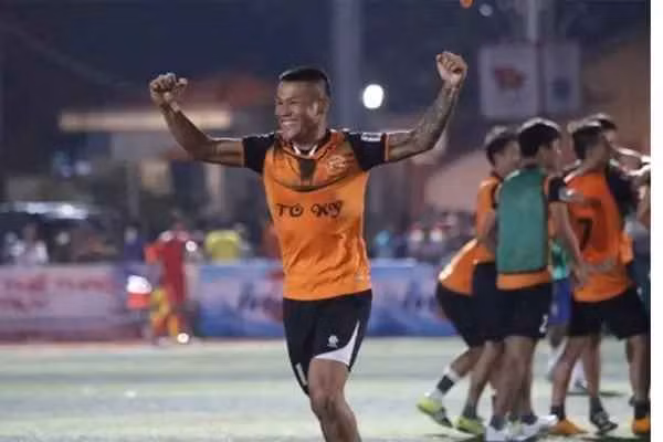 Cát-xê từ phim không được tiết lộ con số cụ thể nhưng trong mắt Sáng “béo” khi đó là khá nhiều vì "mua được đủ thứ".