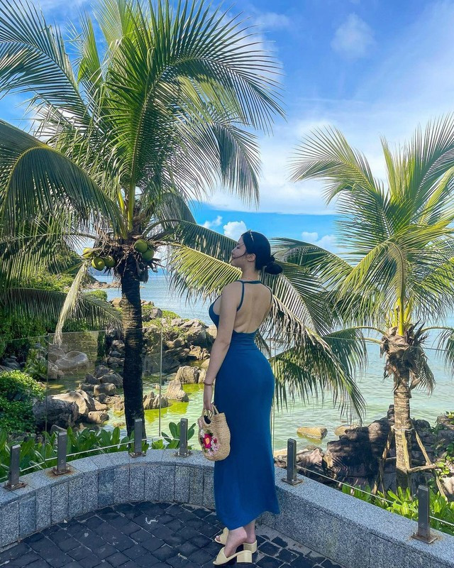 Tự tin vào hình thể của bản thân, nữ người mẫu Hàn Quốc thường xuyên diện những mẫu đầm ôm sát body, mỏng manh,...