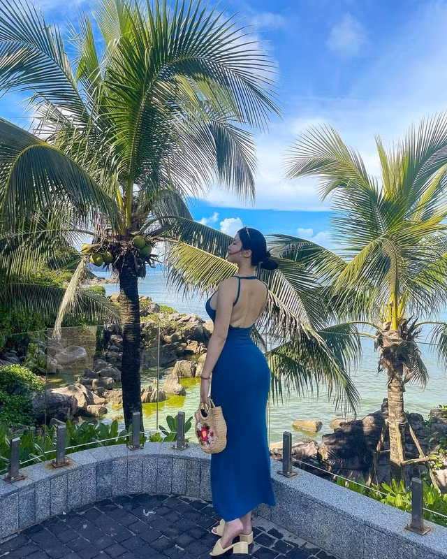 Tự tin vào hình thể của bản thân, nữ người mẫu Hàn Quốc thường xuyên diện những mẫu đầm ôm sát body, mỏng manh,...