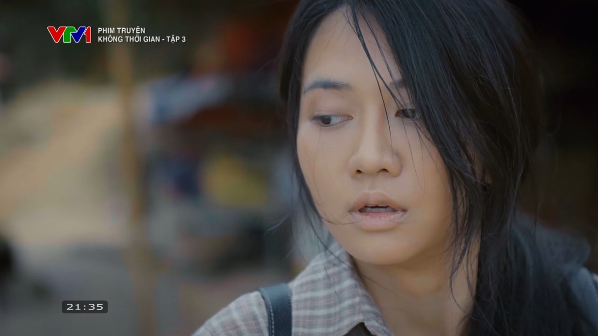 Người lái xe ôm bỏ cô giữa đường khiến Lê Bống phải một mình đội mưa gió, băng suối để tìm đường đi. Điện thoại hết pin, mất liên lạc. Cô kiệt sức lại còn bị tiêu chảy phải nhờ cậy nhà dân…