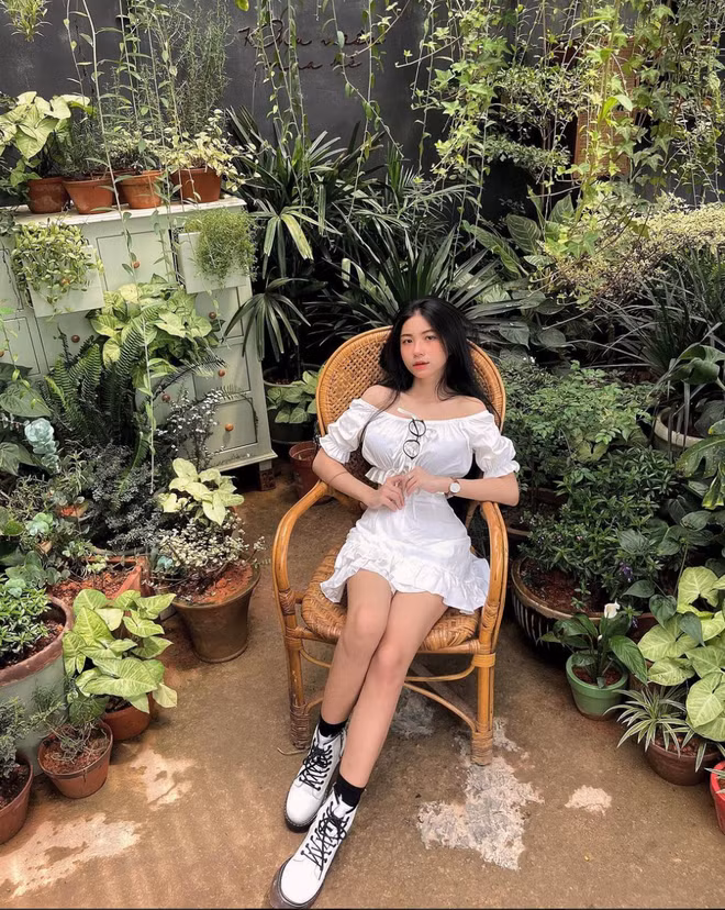 Kim Anh sở hữu Instagram với hơn 400k followers, 96k follow trên Facebook và kênh TikTok hàng triệu tim.
