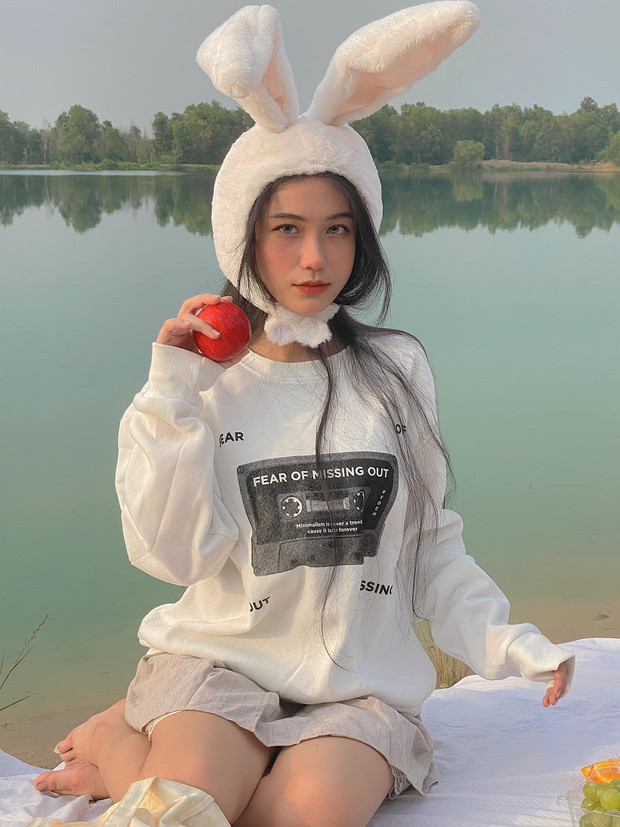 Sau nghi vấn lộ ảnh nóng, Kim Anh, người được cho là nhân vật trong folder ảnh nhạy cảm đã có động thái đầu tiên.