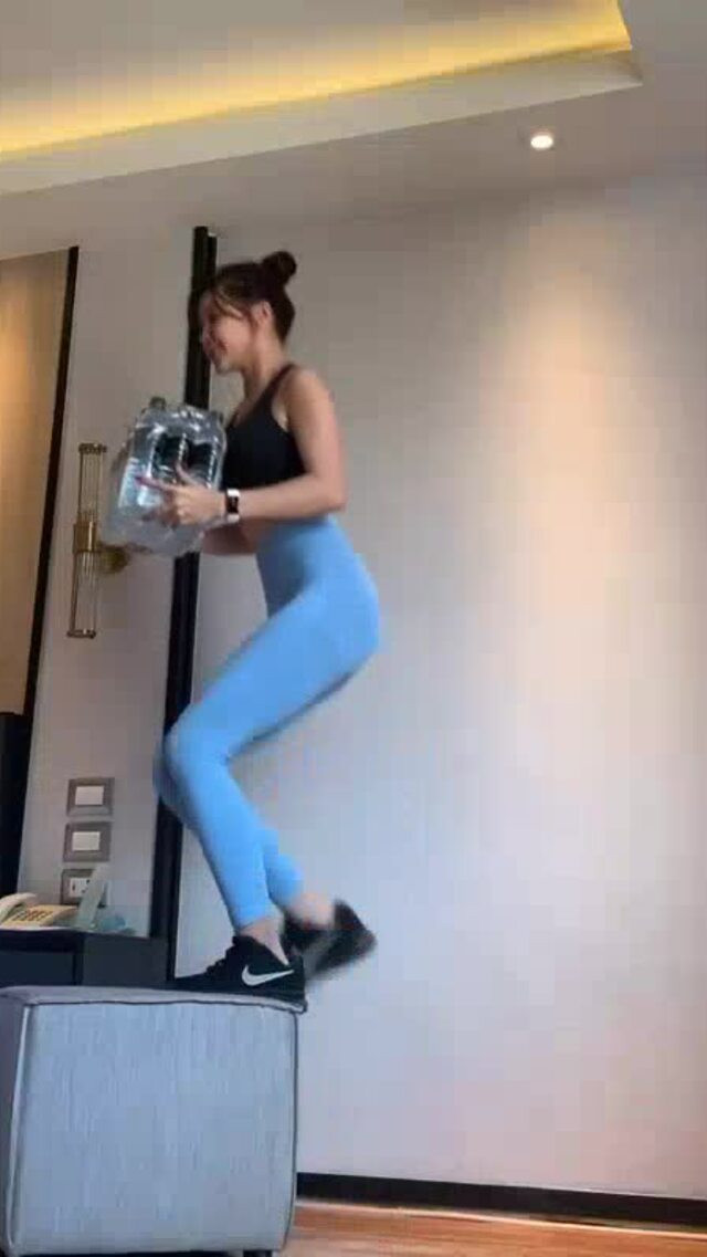 Cuối cùng bạn gái Lâm Tây chia sẻ, giấy tờ quan trọng nhất cần có là giấy xét nghiệm âm tính với COVID-19.