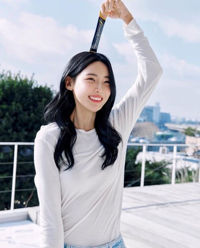 Min Ji nổi tiếng với ngoại hình xinh xắn, vóc dáng nóng bỏng và nhờ đó thu hút được lượng lớn người hâm mộ.