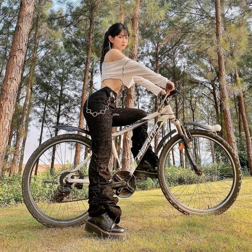 Khi nghe ở phòng thu âm đã qua chỉnh sửa và phòng mà Lê Bống hát là 2 giọng hoàn toàn khác nhau.