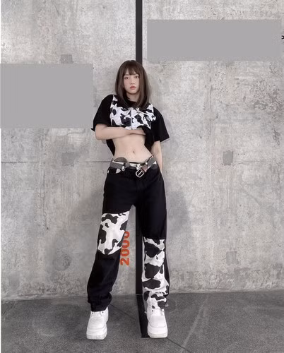 Tuy nhiên, đoạn video ở phía sau đã khiến cộng đồng mạng được phen "hết hồn" khi lộ giọng thật trong phòng thu.