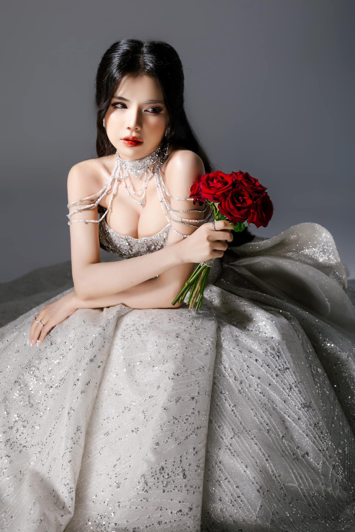 Mai Dora đang từng bước khẳng định mình không chỉ là nữ MC hàng đầu của VCS mà còn là KOL vô cùng đình đám với nhiều hình ảnh đa dạng.