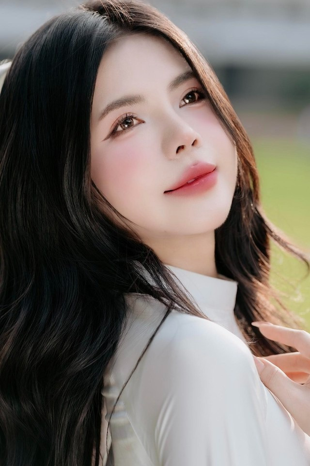 Không ít fan còn bày tỏ mong muốn được thấy nữ MC thử sức nhiều hơn với phong cách truyền thống như thế này trong tương lai.