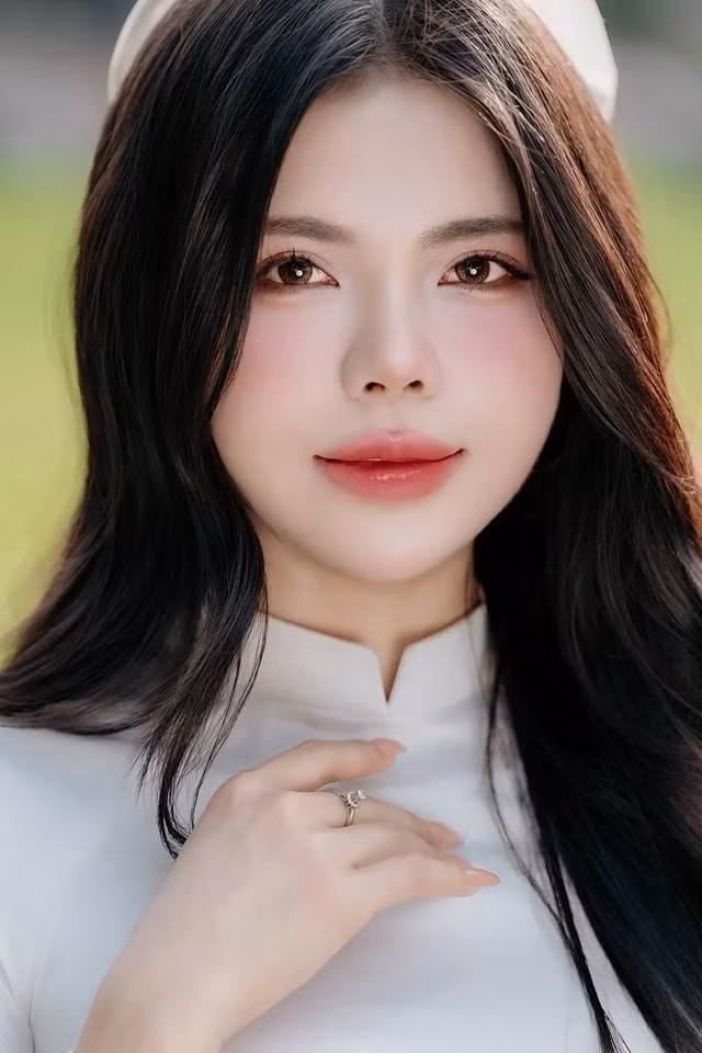 Ngay sau khi bộ ảnh được đăng tải, cộng đồng mạng đã bày tỏ sự bất ngờ và thích thú với hình ảnh mới lạ của Mai Dora.