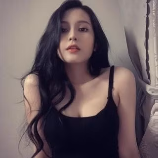 Thiên An cũng trêu bé cưng nhà mình và nói: "Xin chào mọi người, mình là trái cam còn bạn này là tép cam".