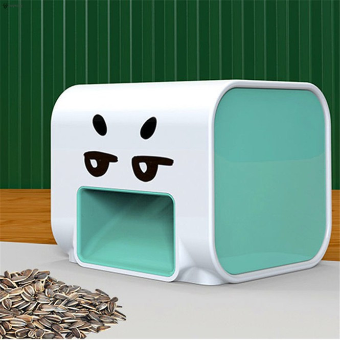 Trên hệ thống các trang thương mại điện tử thời gian gần đây đang vô cùng hot chiếc máy bóc hạt hướng dương tự động. Theo quảng cáo của người bán, chiếc máy nhỏ gọn và chỉ cần cho hạt nguyên vỏ vào chỉ trong tích tác là sẽ nhận được thành quả.