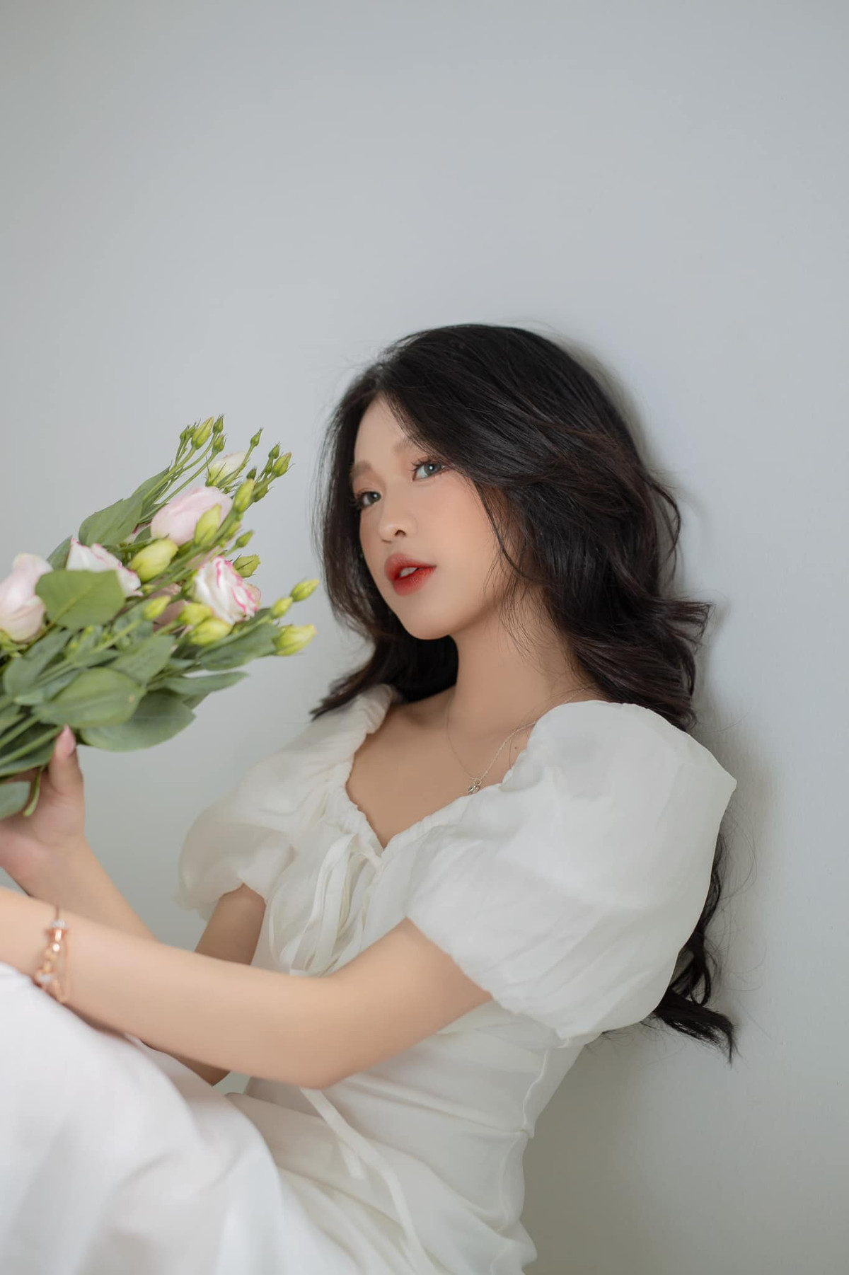 Wyn Anh có thể diện đa dạng trang phục, trở thành biểu tượng để netizen có thể nhìn và học hỏi hay mua đồ giống cô nàng.